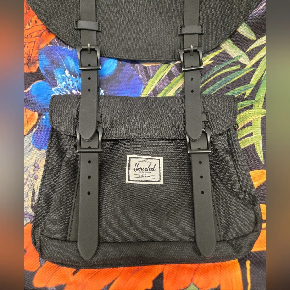 Herschel Supply Co‎ Little America Backpack 25L RARE WATERFLOWER BEACH SURFER